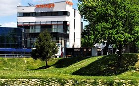 Orange Hotel